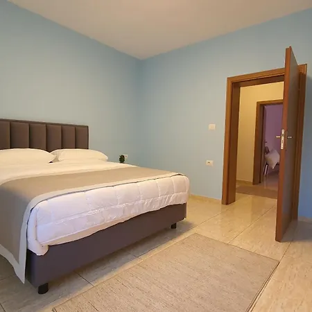 Orange House Ferienhaus Tirana